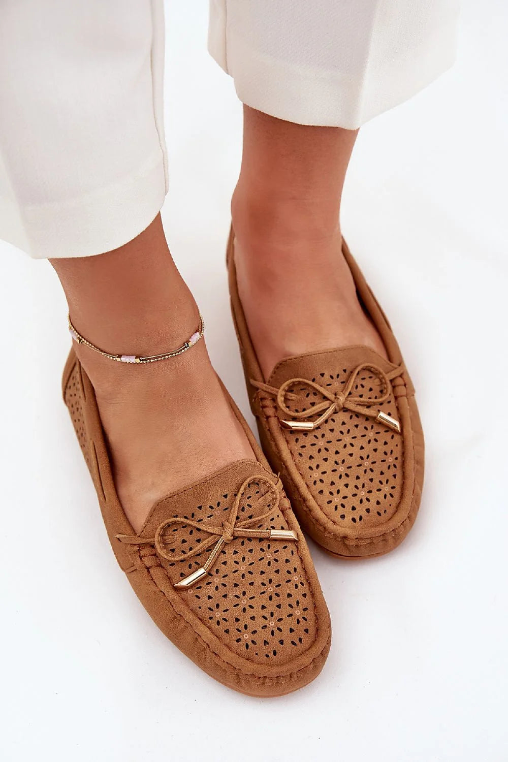 Moccasins femmes cuir suédé camel floral perforé nœud doré style casual confortable printemps été
