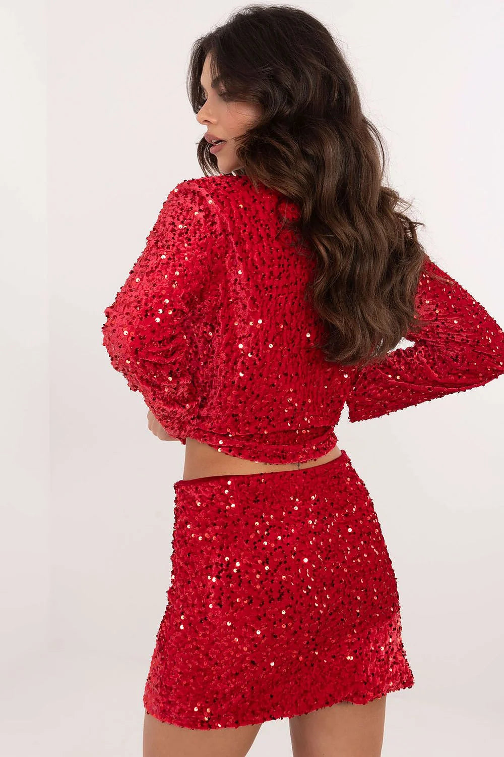 Ensemble féminin haut et jupe sequins rouge vif ajusté pour femmes occasion festive élégant glamour soirée