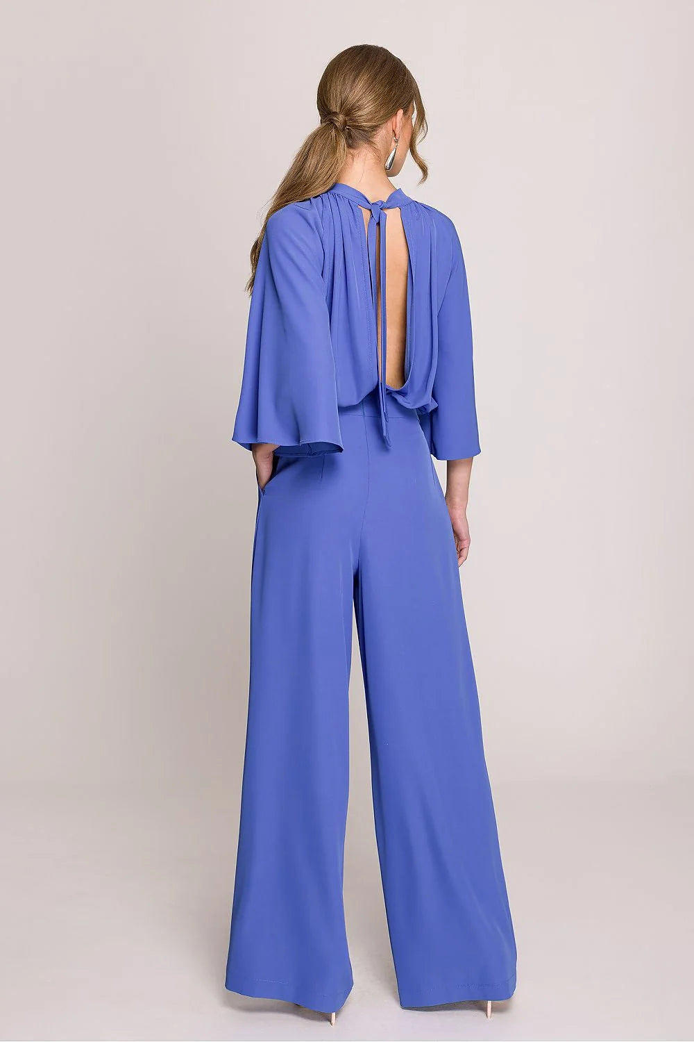 Robe Cape et Pantalon Palazzo élégant couleur bleu vif matière fluide femme style minimaliste occasion professionnelle soirée