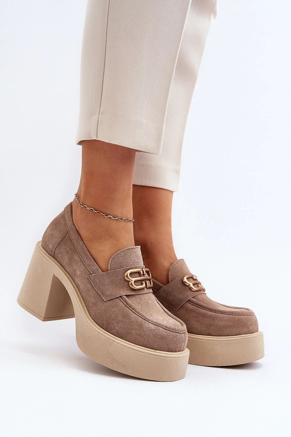 Chaussures basses à talons Step in style en suédine taupe plateforme carrée 7 cm boucle dorée mocassins femme confortable