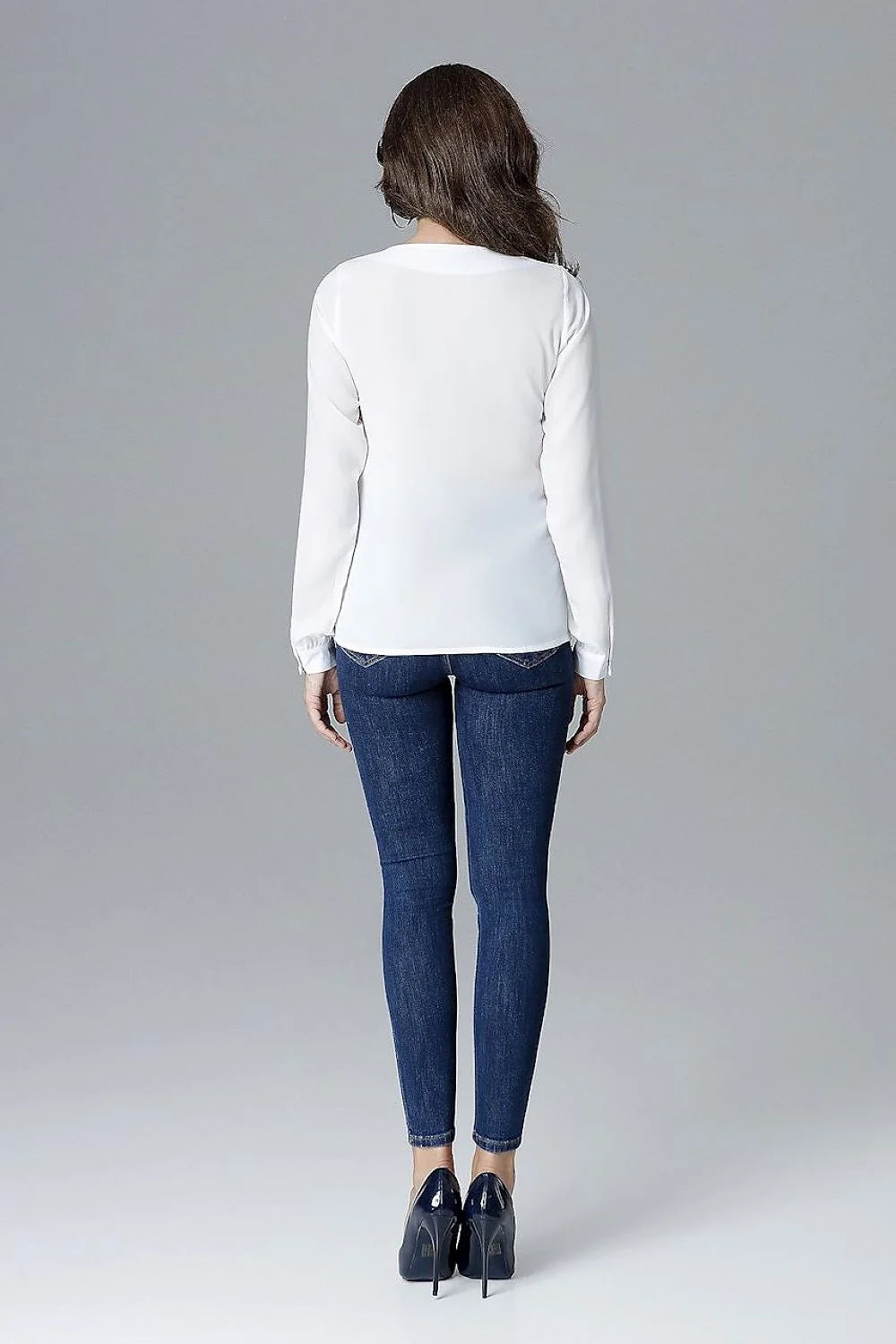 chemisier blanc chiffon fluide léger transparent manches longues col V zippé doré poignets boutonnés coupe droite hanches élégant