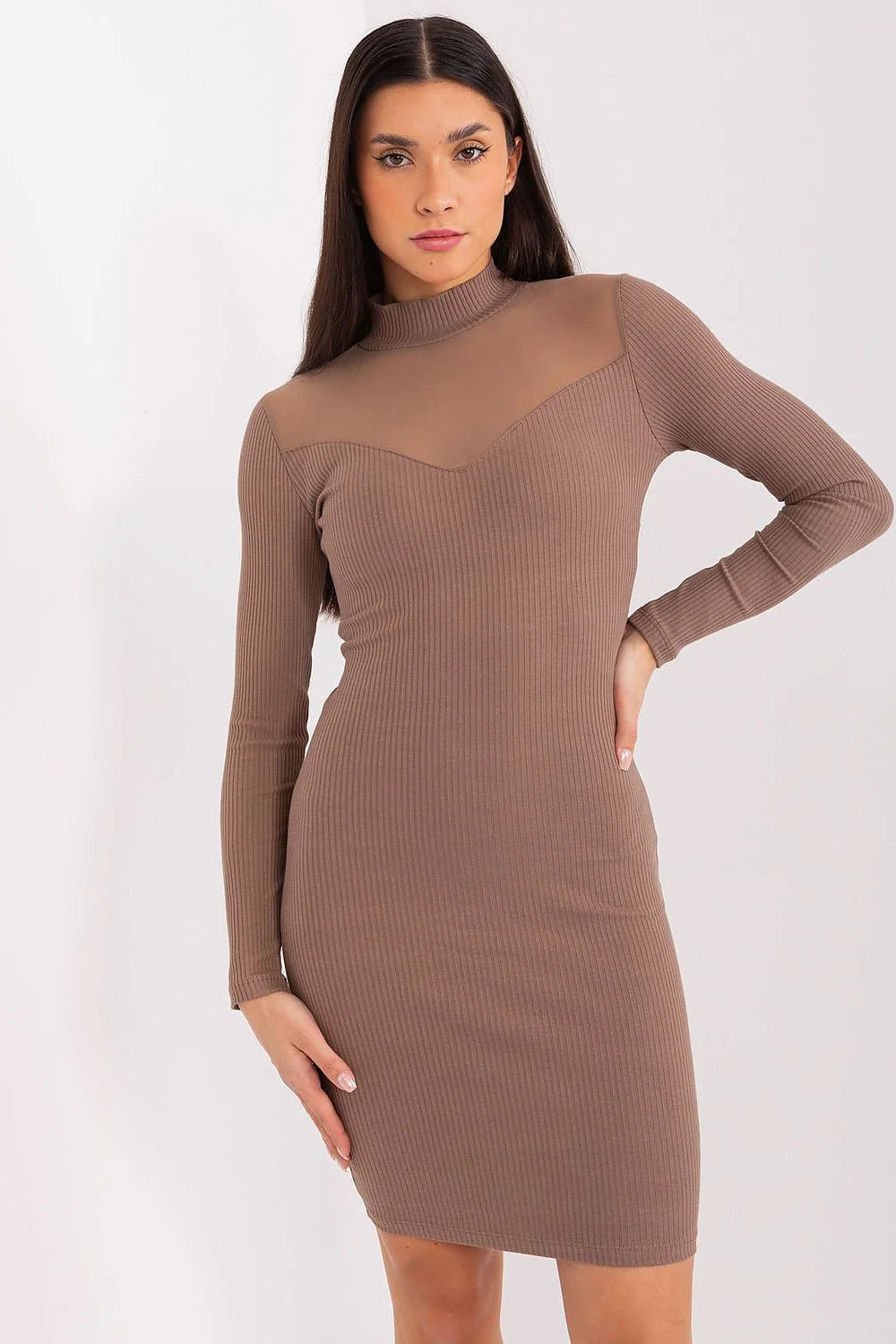 Robe ajustée pour femmes couleur marron clair maille côtelée manches longues buste transparent motif cœur dos nu style moderne