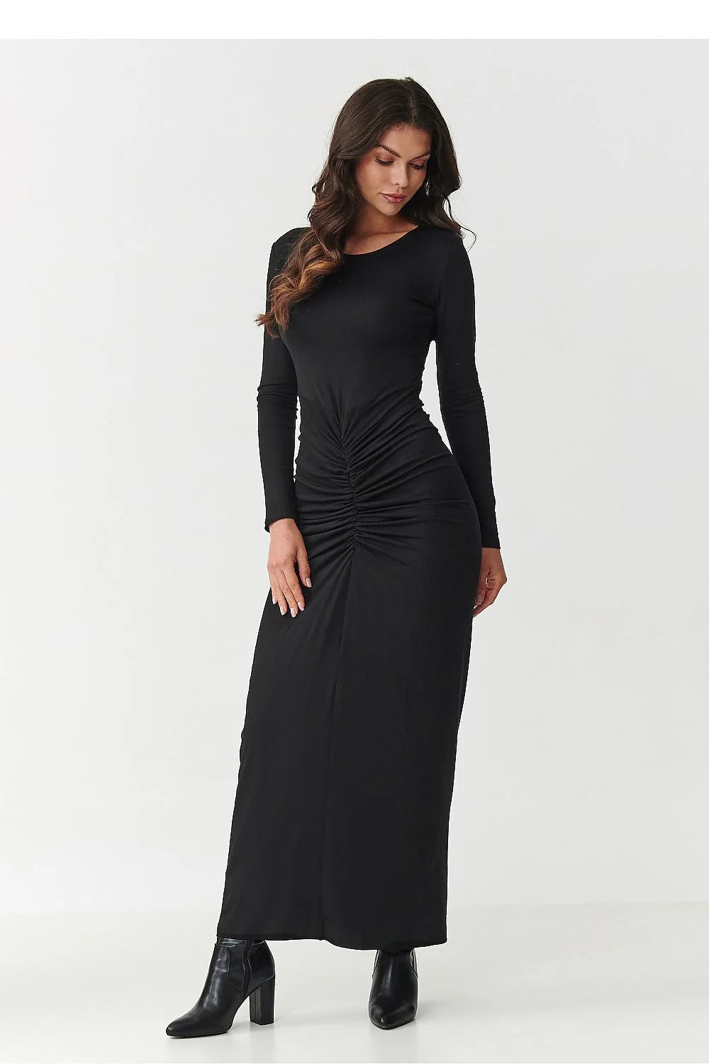 robe longue maxi noire manches longues encolure ronde coupe slim fronces drapées taille gainante silhouette allongée jersey extensible viscose élasthanne