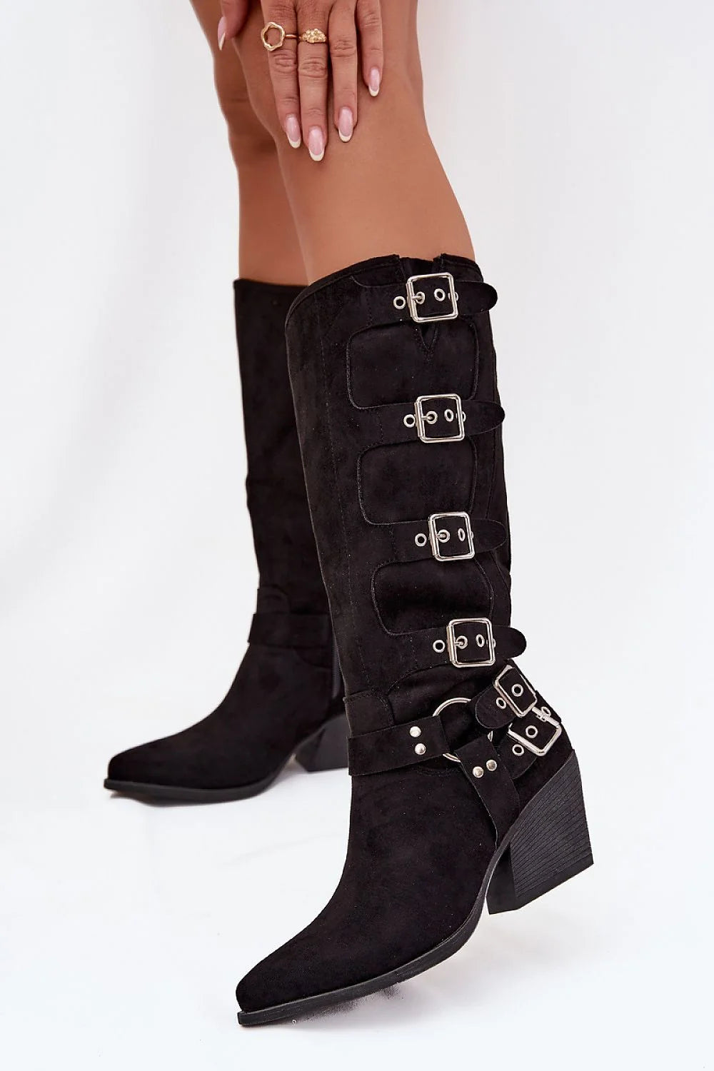 bottes cowgirl suédine femme western talon épais confort stabilité bout pointu élégance silhouette élancée fermeture éclair boucles décoratives
