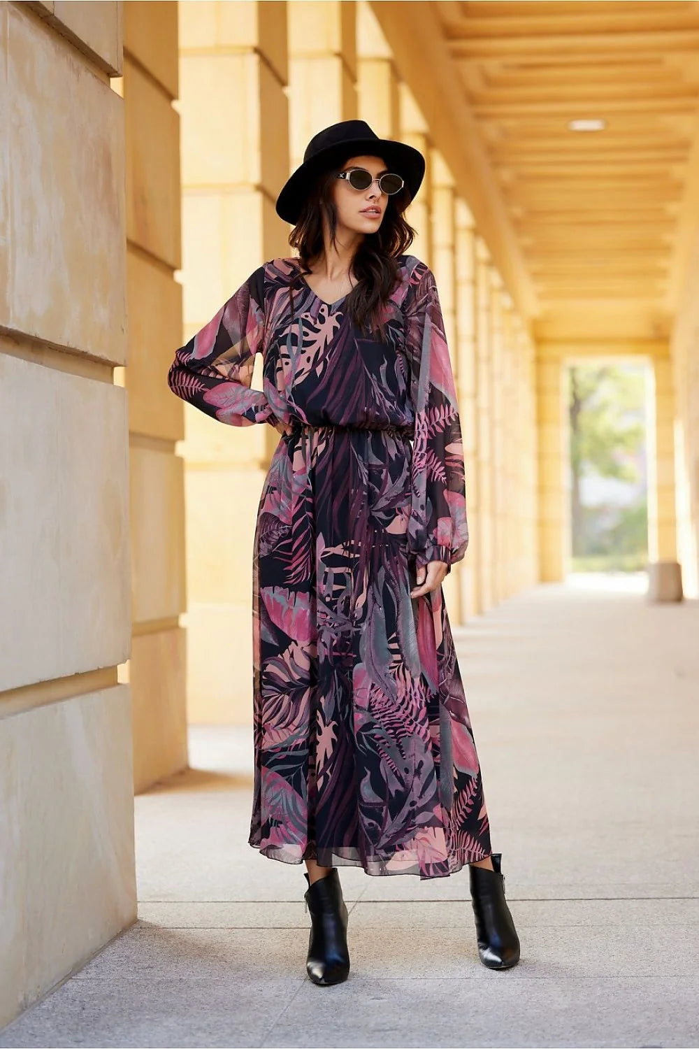 Robe Ariela longue mousseline de soie motifs tropicaux manches longues en V taille ajustable femme