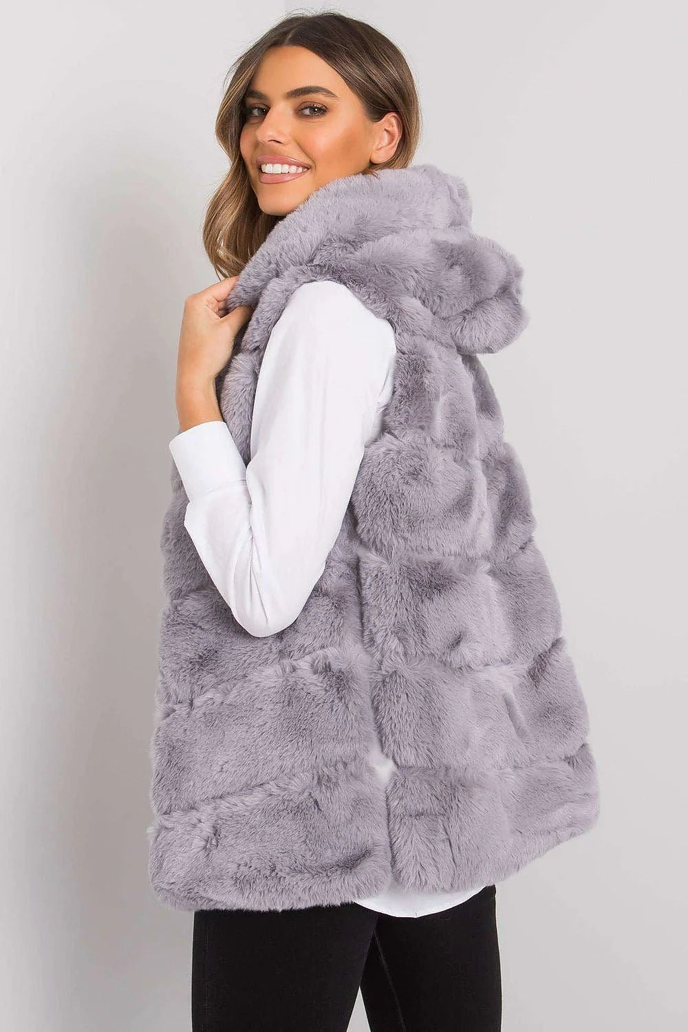Gilet femme fausse fourrure gris clair élégant col montant coupe droite automne hiver mode