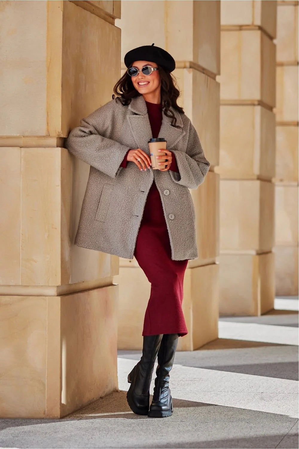 veste oversize femme gris clair bouclé mi cuisse col tailleur boutons apparents doublure matelassée isolante poches plaquées coupe cocooning