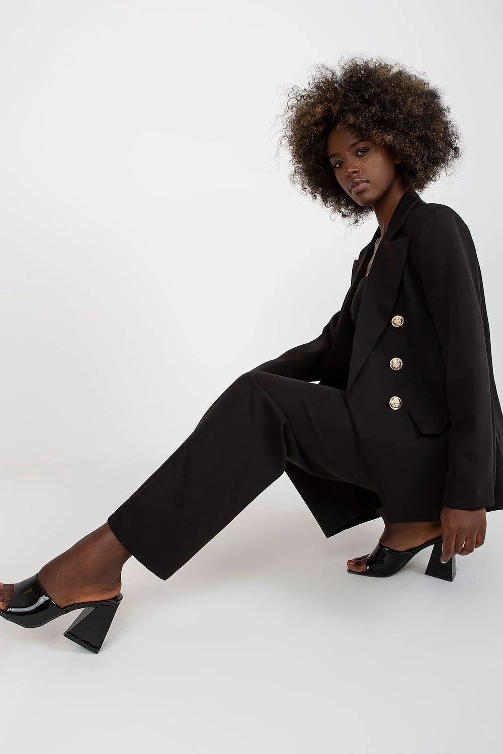 Veste et pantalon assortis pour femme élégant style contemporain coupe ajustée matériau polyester elasthanne taille ajustable noir finitions métalliques
