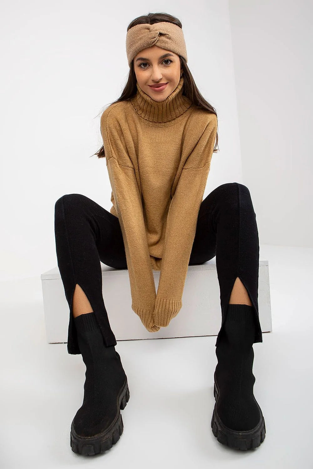 Pull long femme col roulé beige camel tricoté élasthanne acrylique polyester coupe ample manches longues