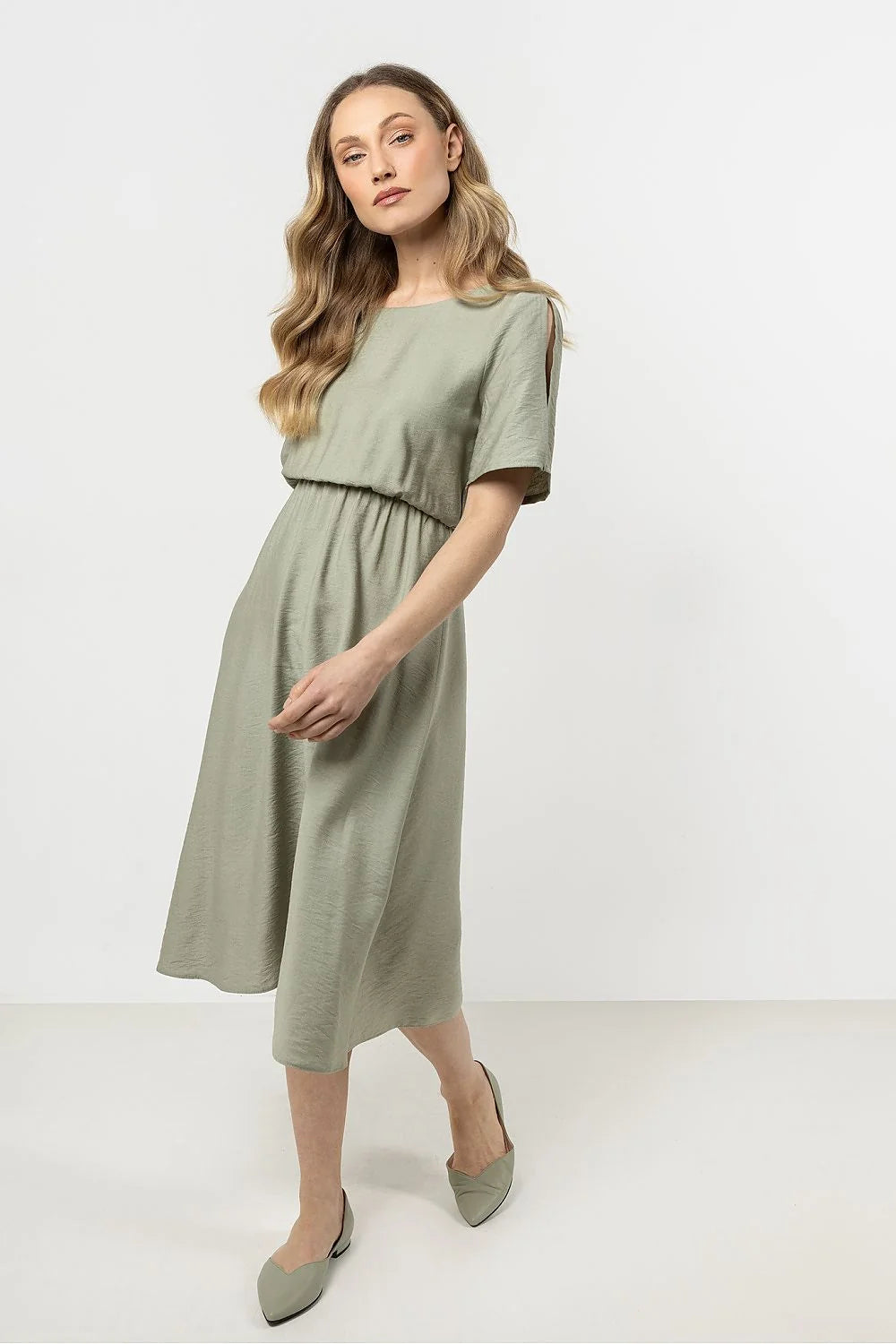 Robe de jour élégante awama coupe fluide manches courtes encolure bateau taille élastiquée sage vert femme