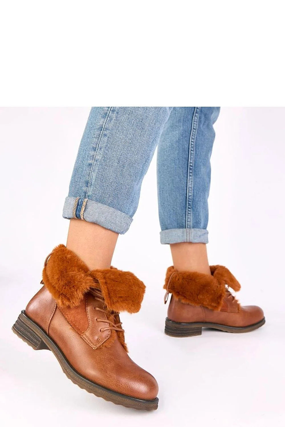bottines fourrure marron cognac cuir artificiel lacets bout rond semelle crantée talon empilé 3cm tige 15cm doublure confortable