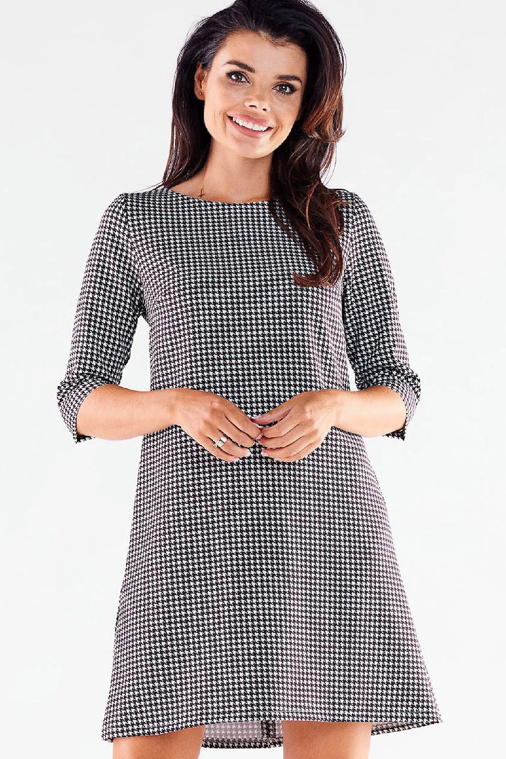 Robe de jour élégante rouge vif manches 3/4 coupe évasée trapezoidal dos nu fermeture dissimulée femme