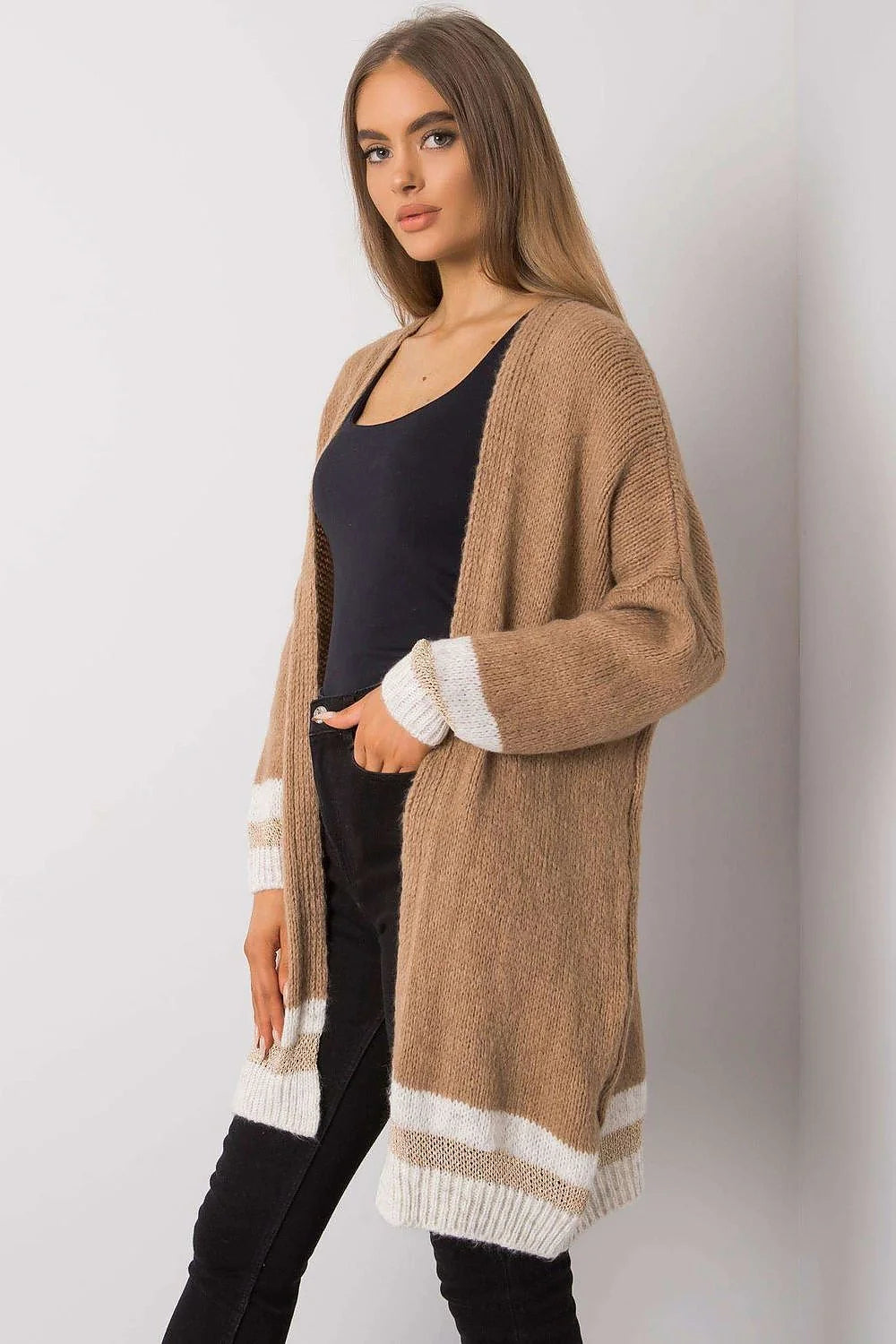 Cardigan femme en maille douce gris clair style décontracté confort automne hiver sans boutons