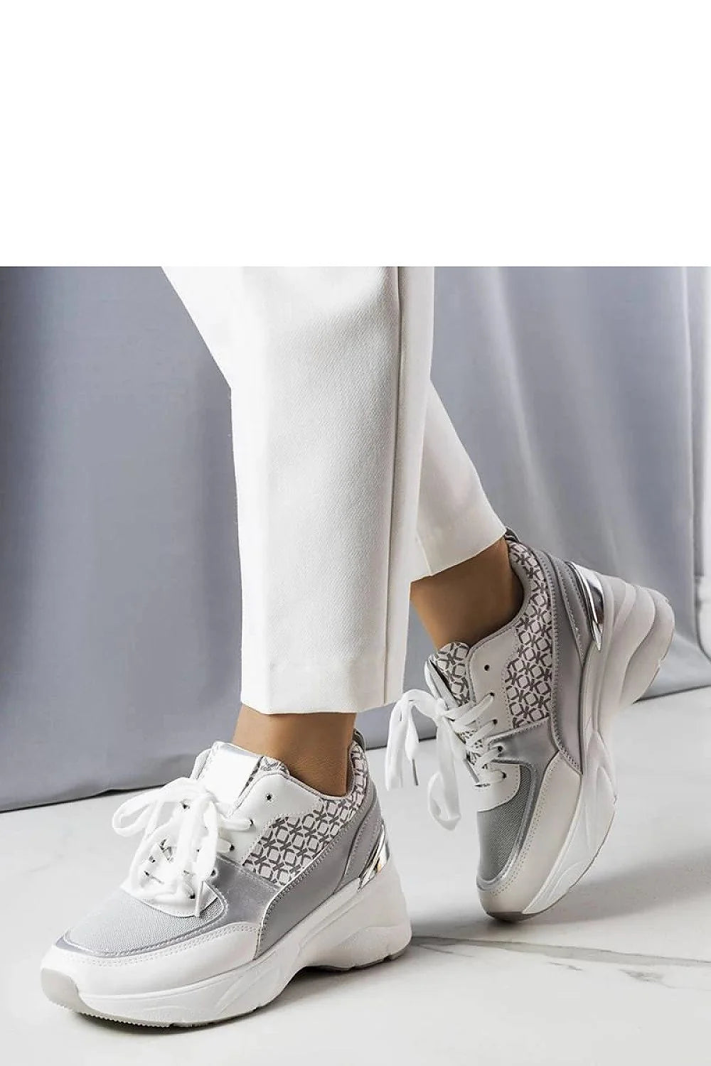 Baskets Solea femmes modernes élégantes cuir synthétique tissu blanc argenté motif géométrique confort occasionnels speciales
