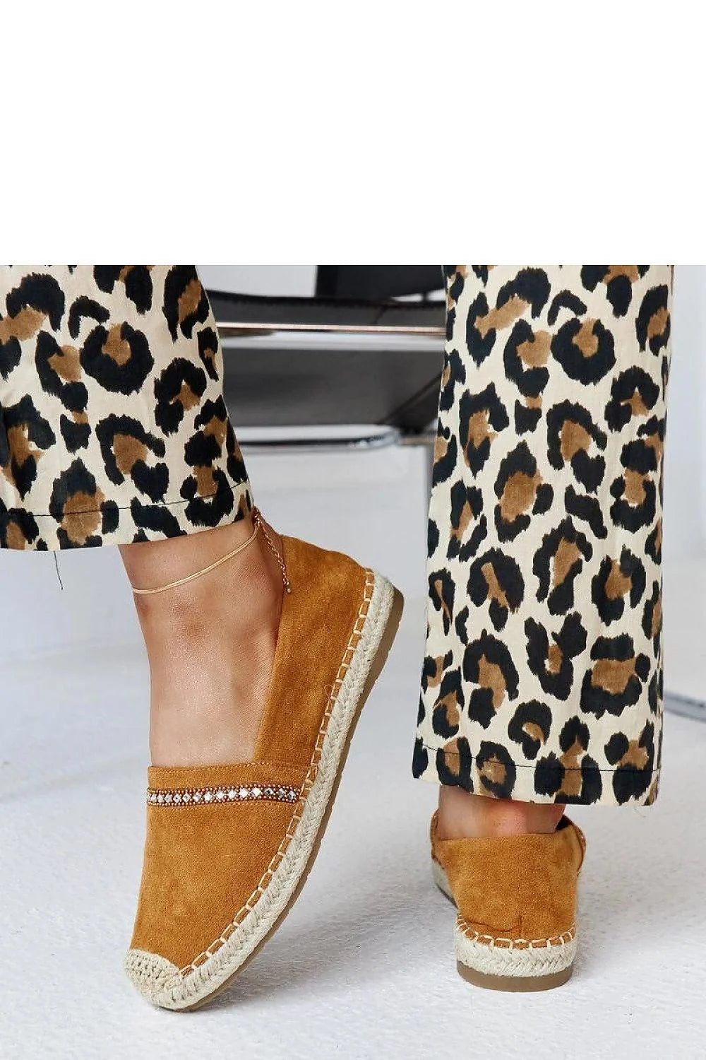 espadrilles abia suédine caramel zircons jute tressée semelle caoutchouc confortable rembourrée slipon bout renforcé coutures apparentes coupe ronde