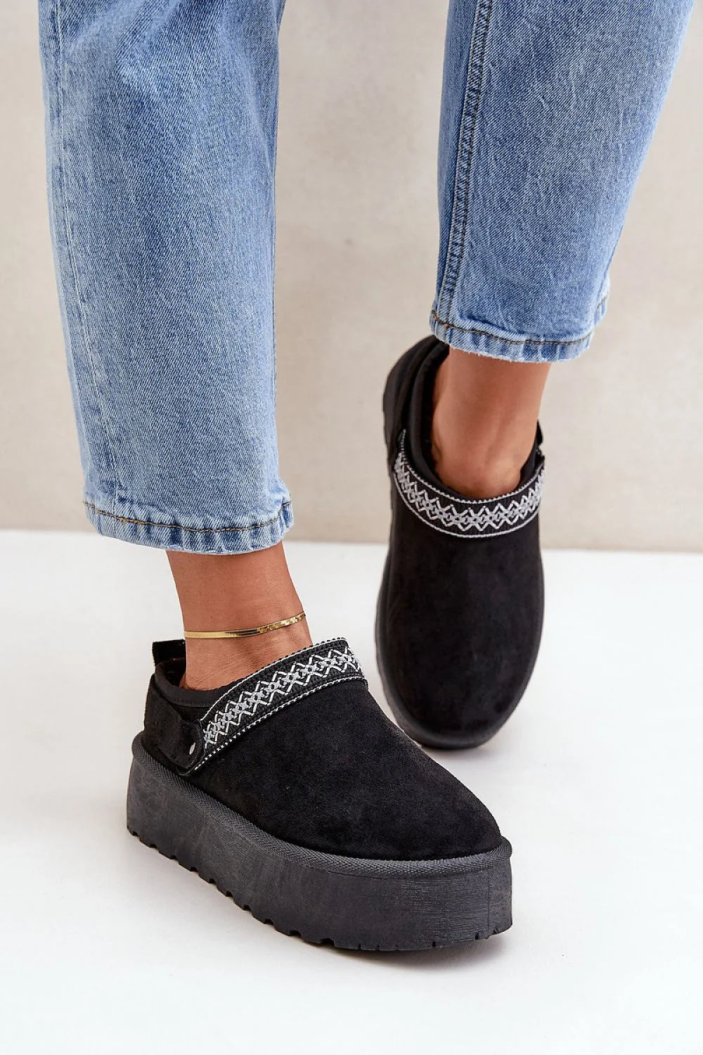 Bottes de neige pour femme élégantes en suédine écologique plateforme 4cm fourrure douce broderie blanche style minimaliste confortable
