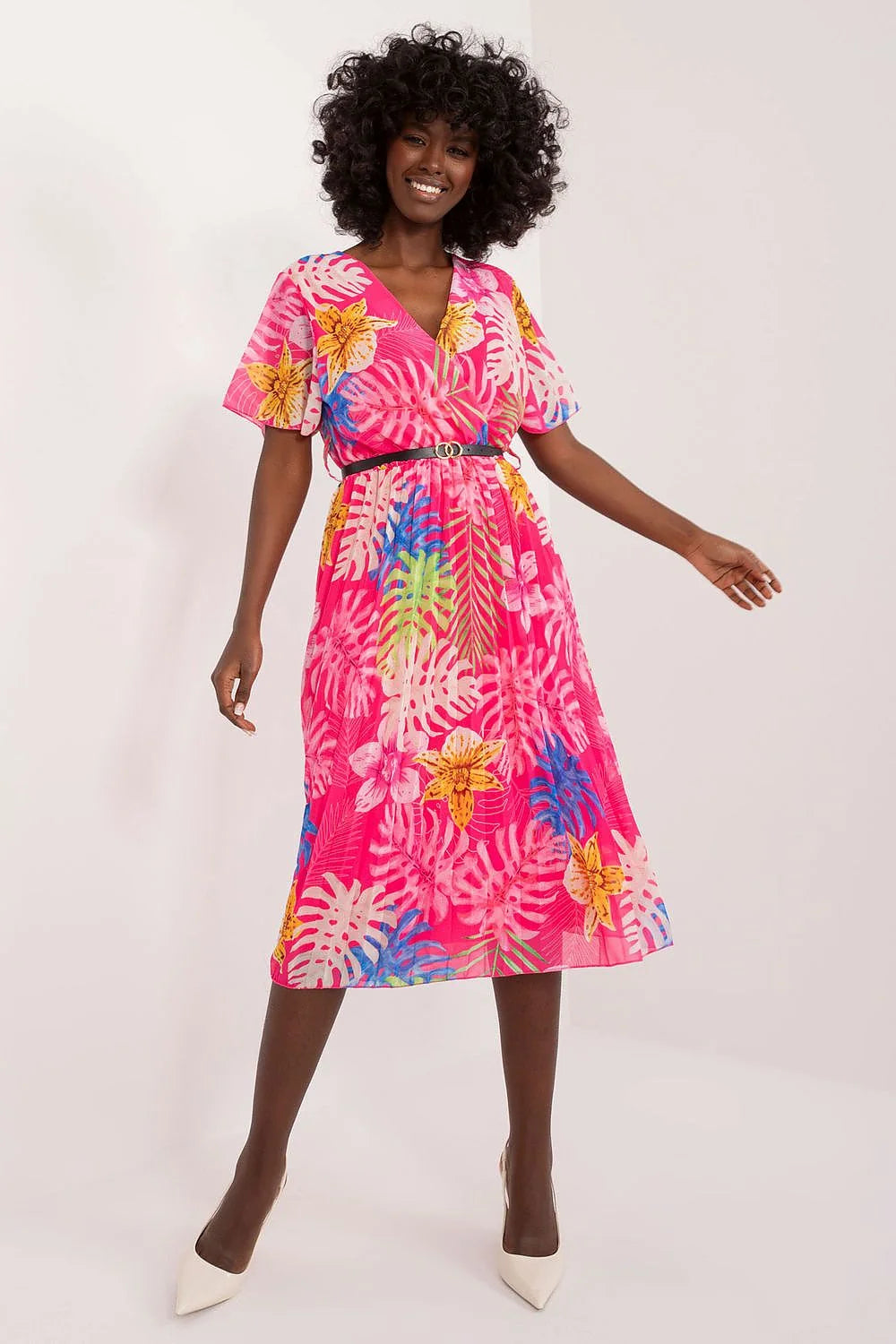 robe midi été imprimé tropical fuchsia floral feuilles vert bleu décolleté v cachecoeur manches kimono taille marquée ceinture fine noire