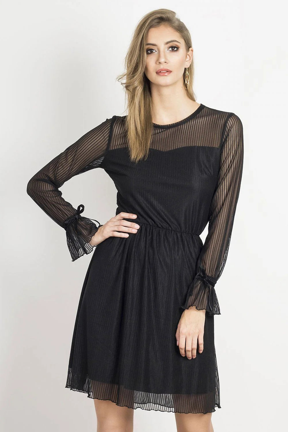 Robe de soirée noire en tulle plissé élégante manches transparentes pour femmes chic et sophistiquée
