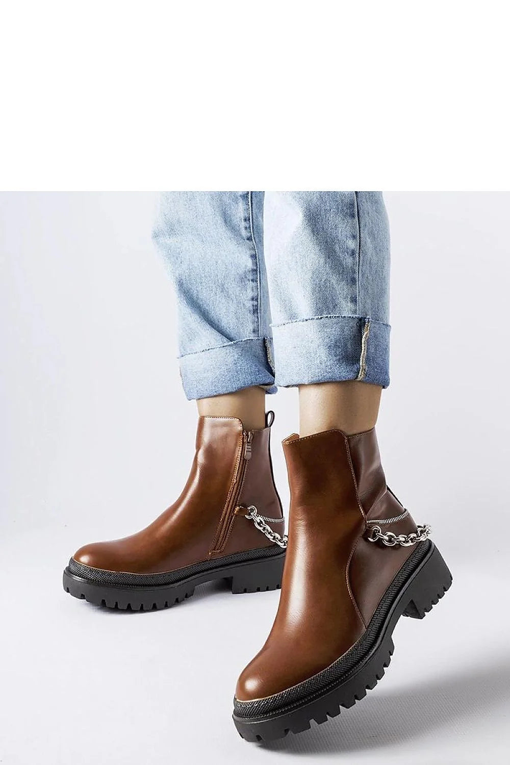 Bottines cuir marron femme à cheville mid-calf, chaîne métal argentée, fermeture éclair, talon plat, style élégant moderne, occasion décontractée ville