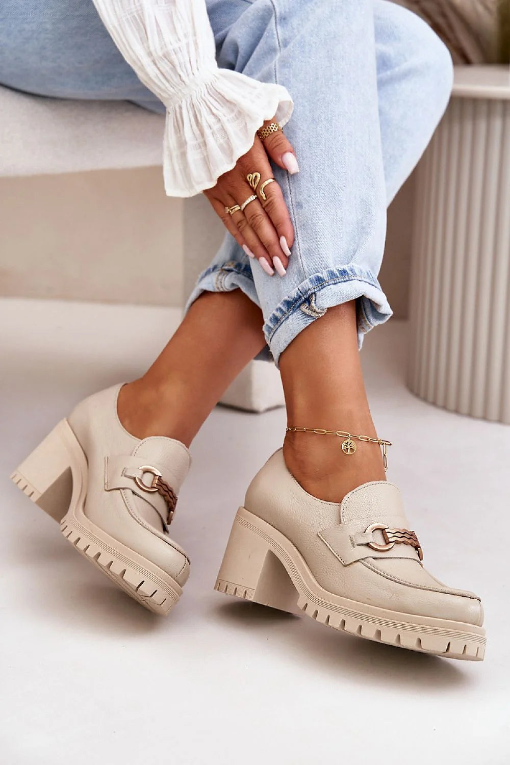 Chaussures basses à talons Step in style en cuir naturel beige clair, talon épais 7.5 cm, design moderne, confortable, style élégant pour femmes