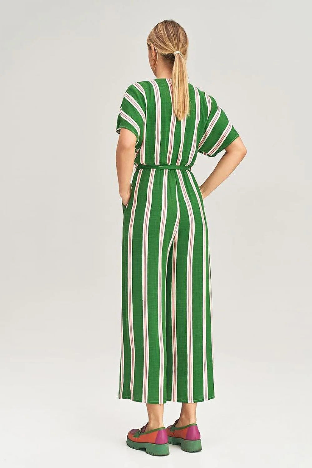 Combinaison pour femme moderne audacieuse à rayures verticales V-neck croisé manches courtes ceinture ajustable en viscose 100%