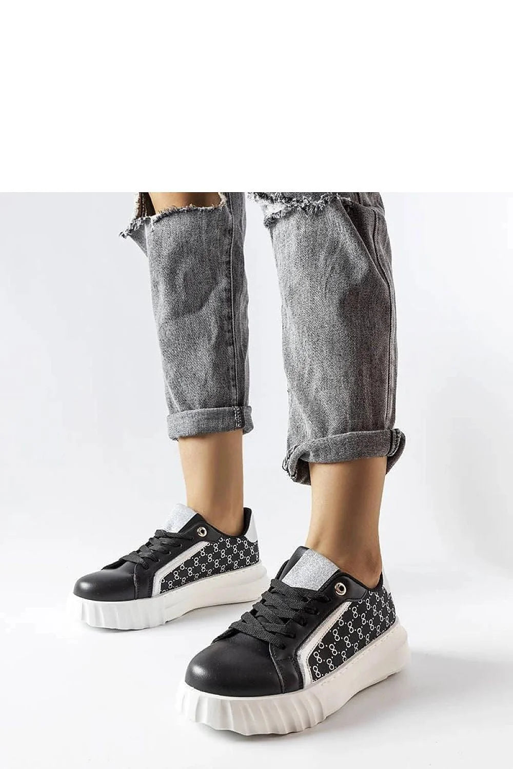 baskets femme Solea noires semelle blanche épaisse crantée similicuir imprimé géométrique lacets plats œillet métal languette argentée rembourrée plateforme urbaine
