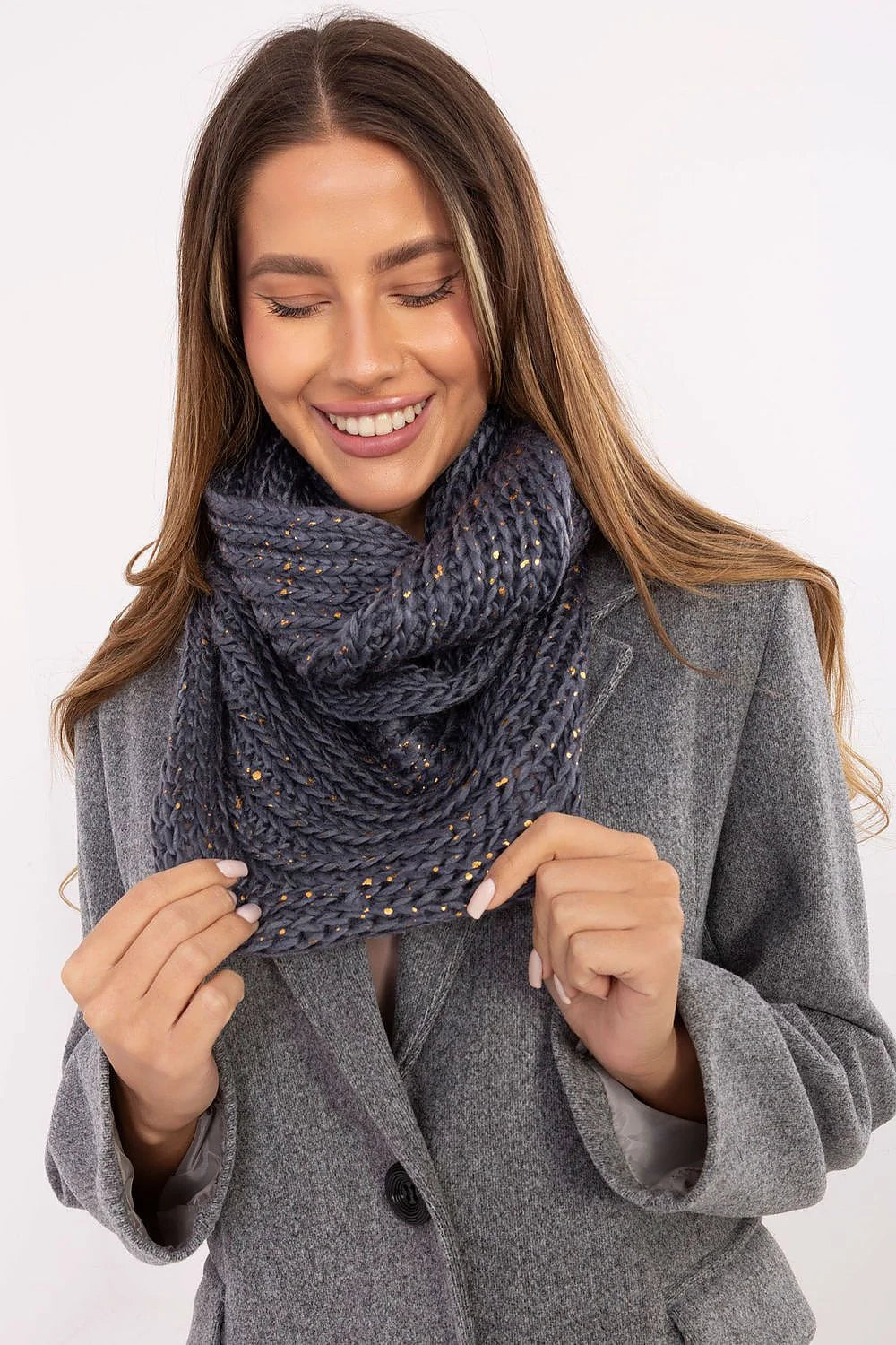snood écharpe tube grosse maille tricotée double tour volumineuse cocooning hivernal anthracite texturé fils dorés scintillants polyester durable confortable