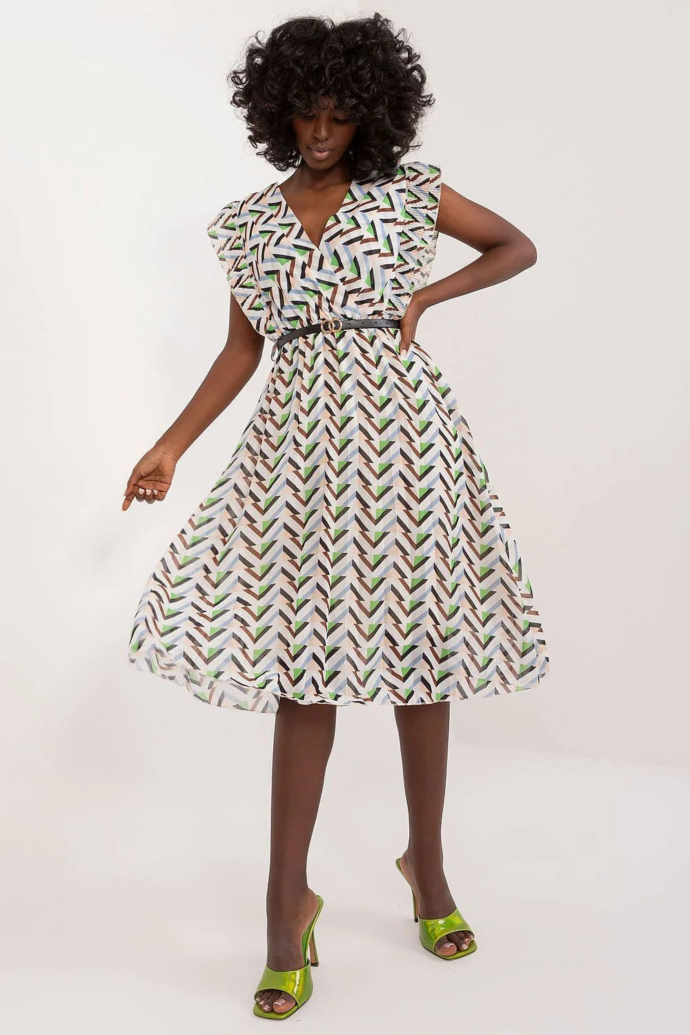 Robe d'été féminine coupe midi graphique manches courtes volants ceinture élastique occasion jour et soir