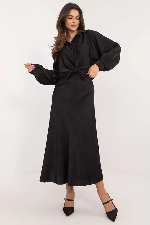 Robe élégante pour femme noire longue manches courtes tissu satiné coupe évasée en deux pièces