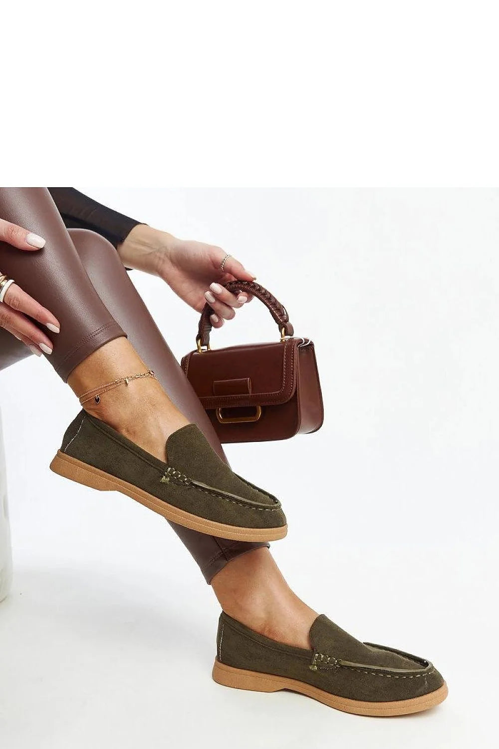Mocassins femmes élégants en daim vert olive basse couture relief occasion quotidienne et spéciale