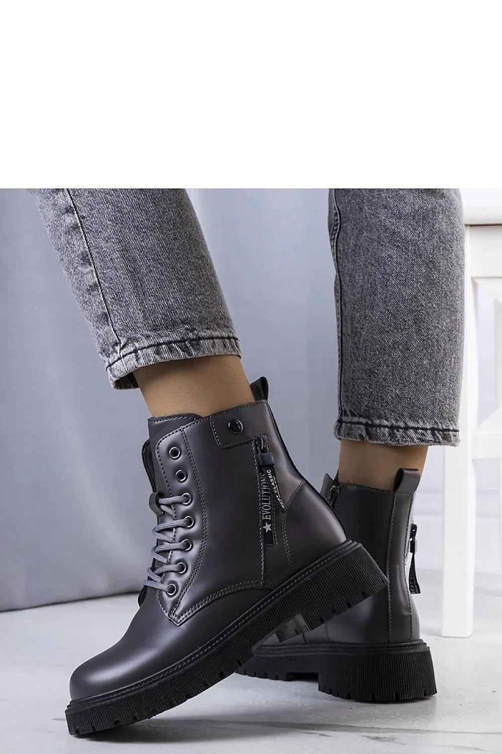 Bottines pour femmes moderne épuré design classique cuir synthétique gris foncé cheville haute maintien confortable lacets métal zip latéral