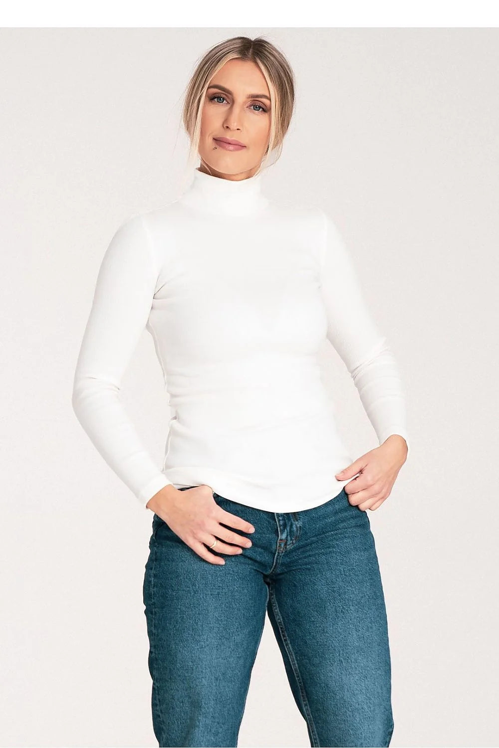 col roulé manches longues coton blanc féminin ajusté intemporel maille fine côtelée extensible doux minimal polyvalent
