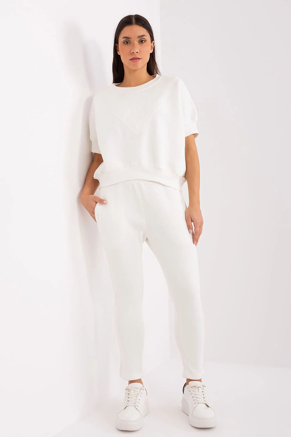 Ensemble femme coton polyester chute hiver style décontracté look monochrome chaussettes blanches mode moderne confort quotidien