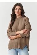 pull femme oversize maille épaisse camel taupe col rond côtelé manches longues tombantes base asymétrique ourlet fente côté zip décoratif