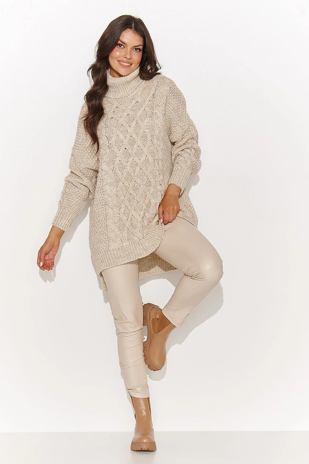 pull femme col roulé torsadé beige chiné tricot épais doux confortable oversize coupe ample manches longues bord côtelé badge doré