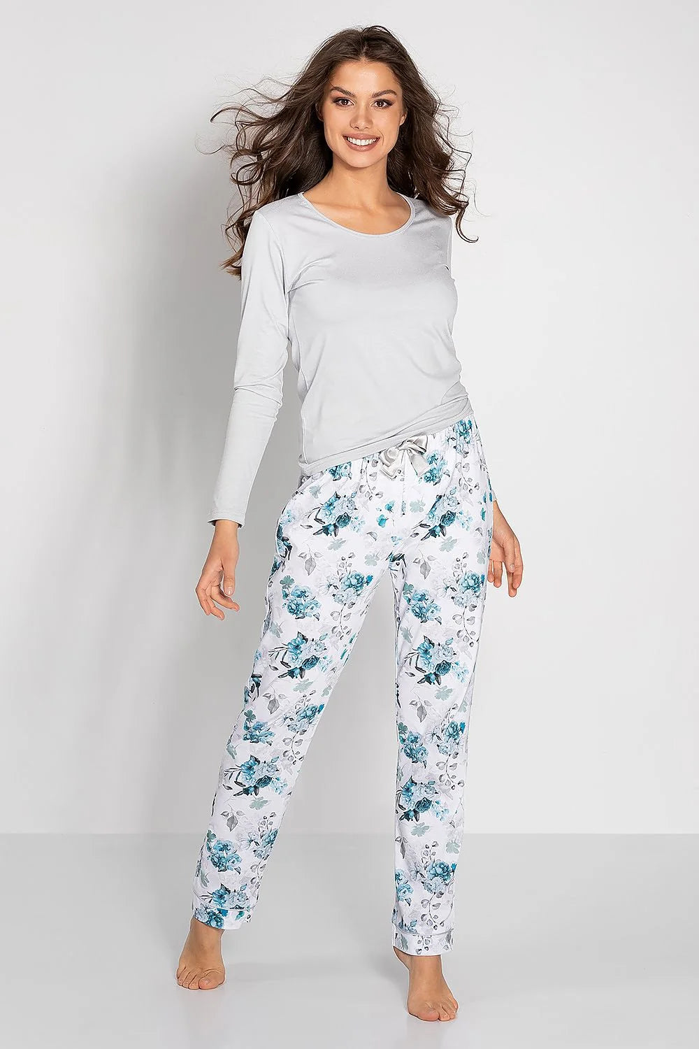 Pyjama femme élégant floral bleu gris clair encolure ronde manches longues pantalon ajustable imprimé fleurs