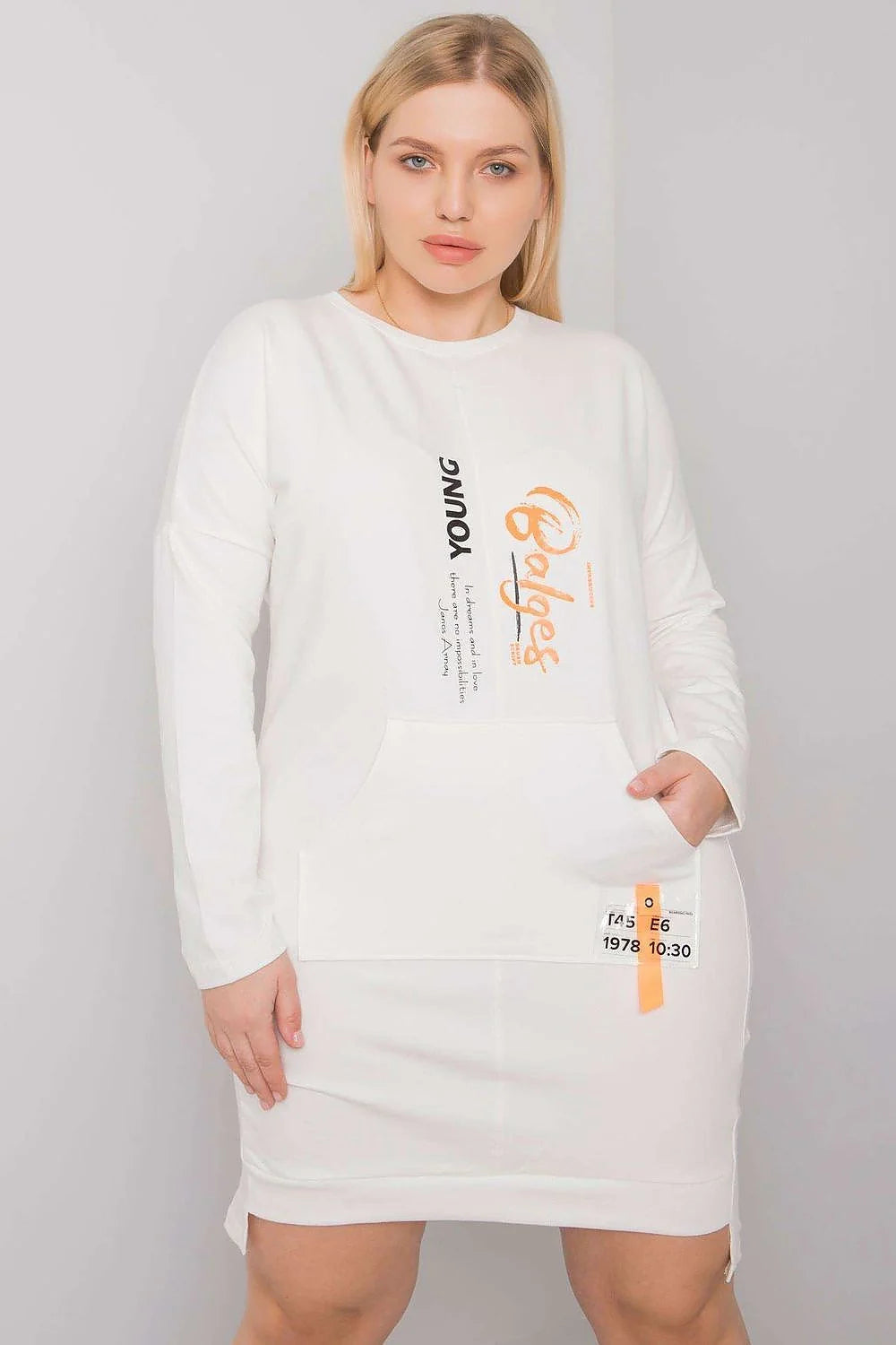 Robe sweat coton décontractée blanc cassé manches longues imprimé texte pour style urbain moderne