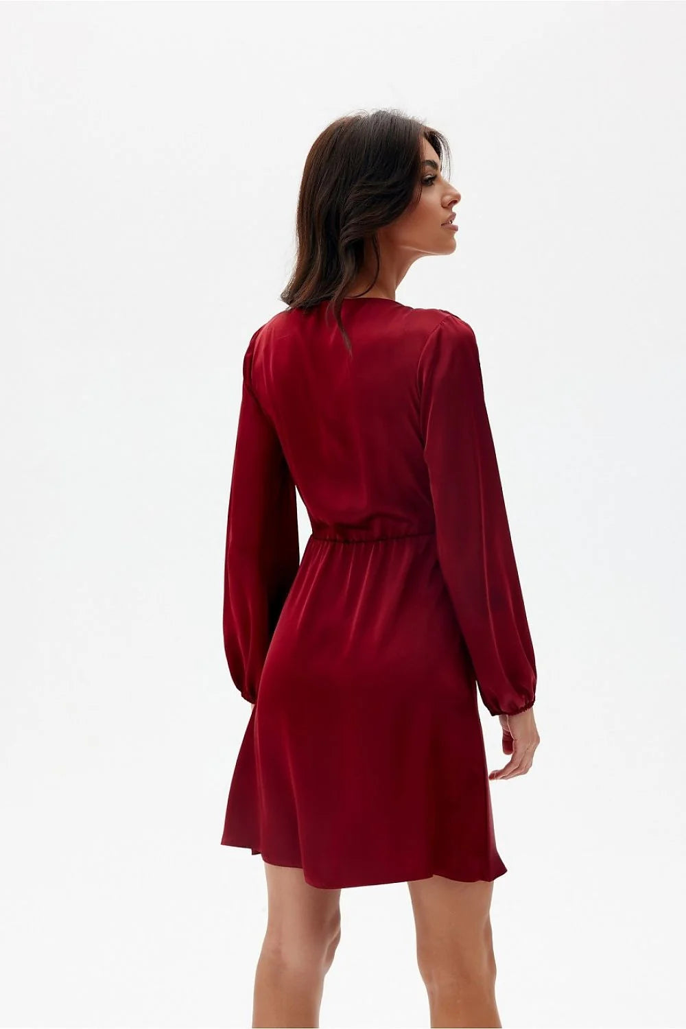 Robe de cocktail élégante portefeuille longues manches en V profond couleur bordeaux tissu satiné taille ajustable femme occasion versatile
