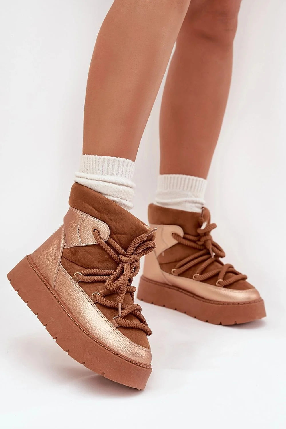 bottines basses femme daim cuir écologique plateforme épaisse confortable stabilité lacets épais fourrure doublée semelle crantée gomme urbaine