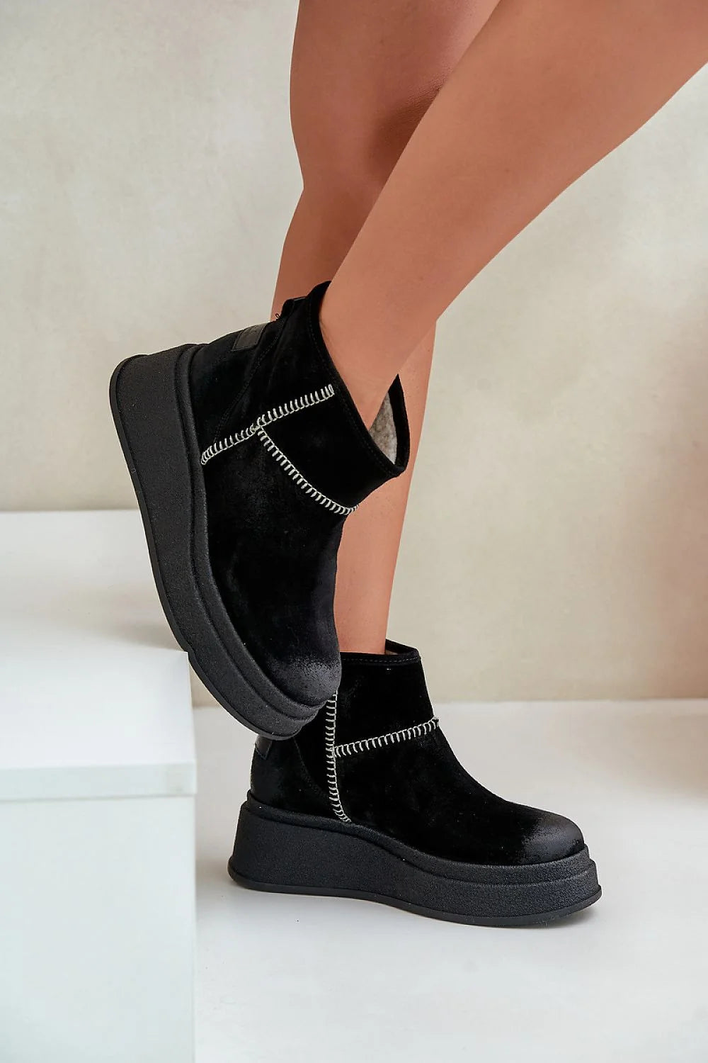 Bottes de neige pour femme élégantes cuir naturel fourrure intérieure talon compensé design moderne