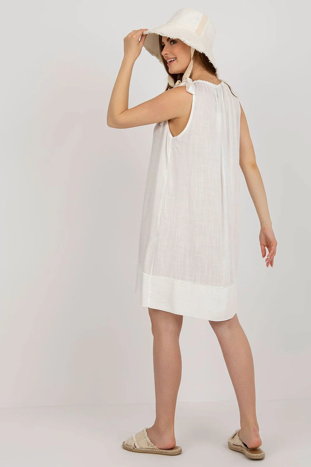 Robe de jour Och Bella été sans manches au-dessus du genou coupe droite blanche en lin ou coton respirant femme