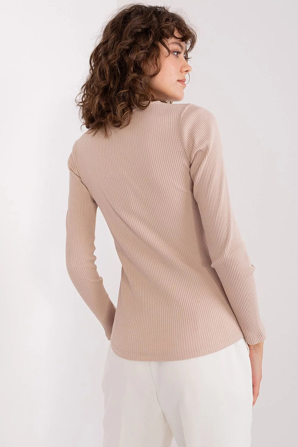 Chemisier féminin élégant en coton côtelé beige manches longues col V ajusté pour toutes occasions