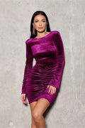 Robe élégante pour femme en velours violet profond, mini, manches longues, coupe ajustée, occasion spéciale