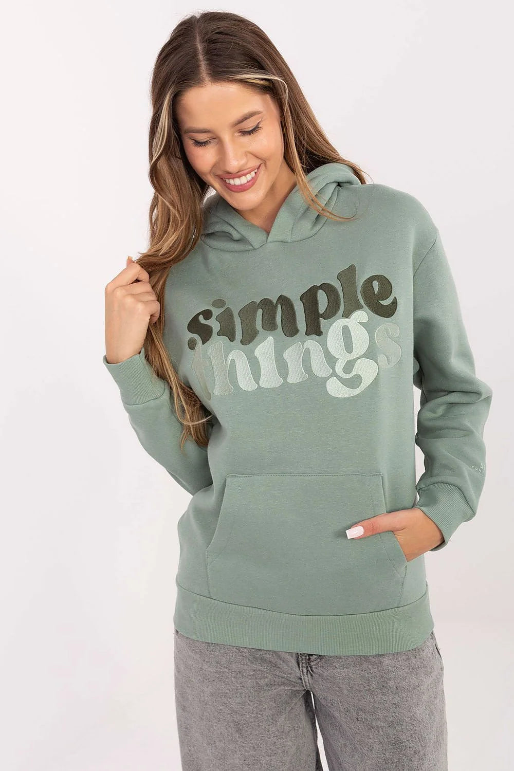 sweatshirt femme vert sauge molleton doux coton polyester doublure intérieure capuche poche kangourou manches longues coupe droite mi hanche