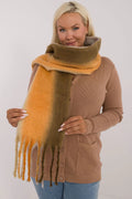 Écharpe automne hiver matériau doux pelucheux franges torsadées couleurs dégradé beige orange brun femmes