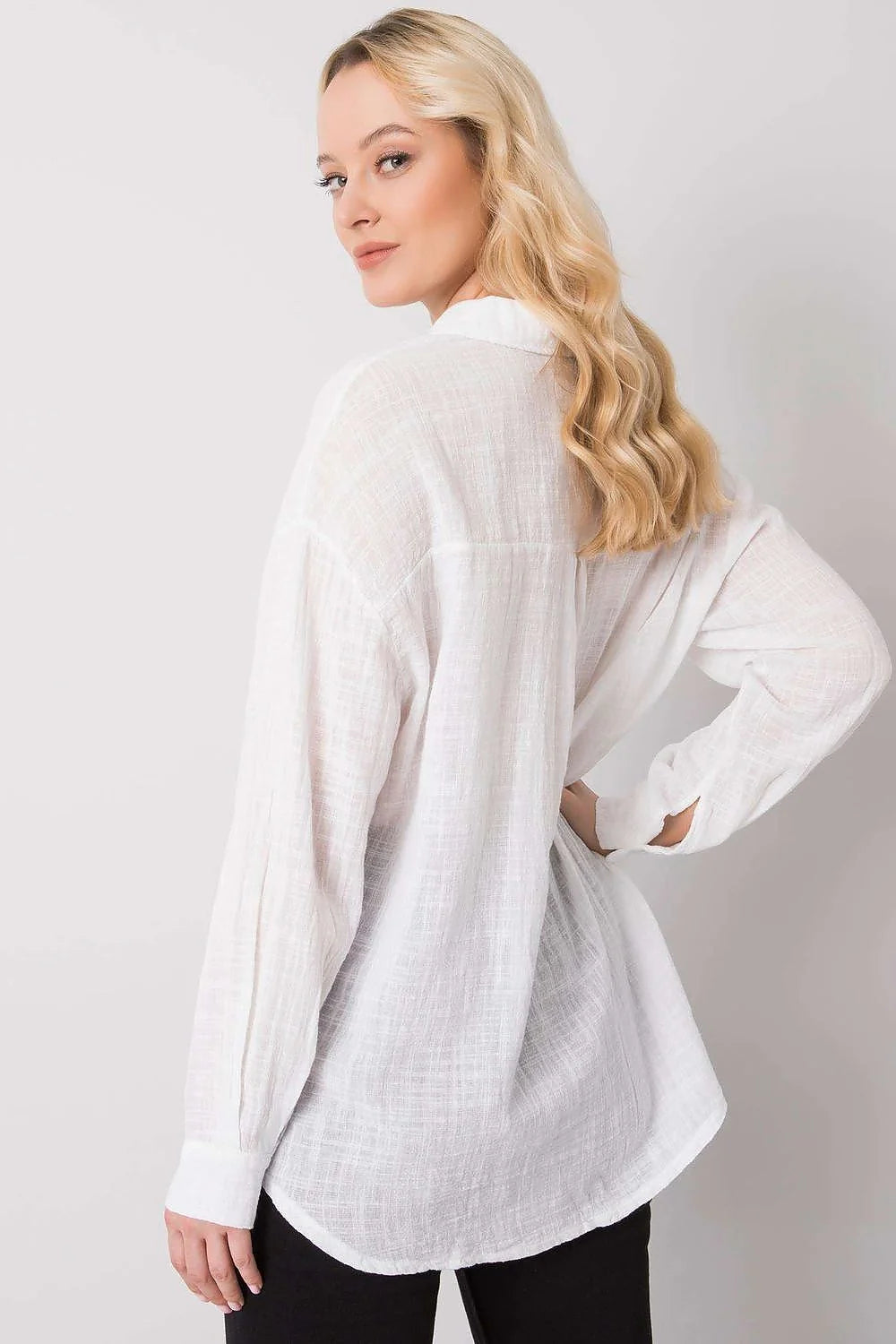 Chemise manche longue Och Bella ample en coton 100% blanche poche cousue style intemporel femme