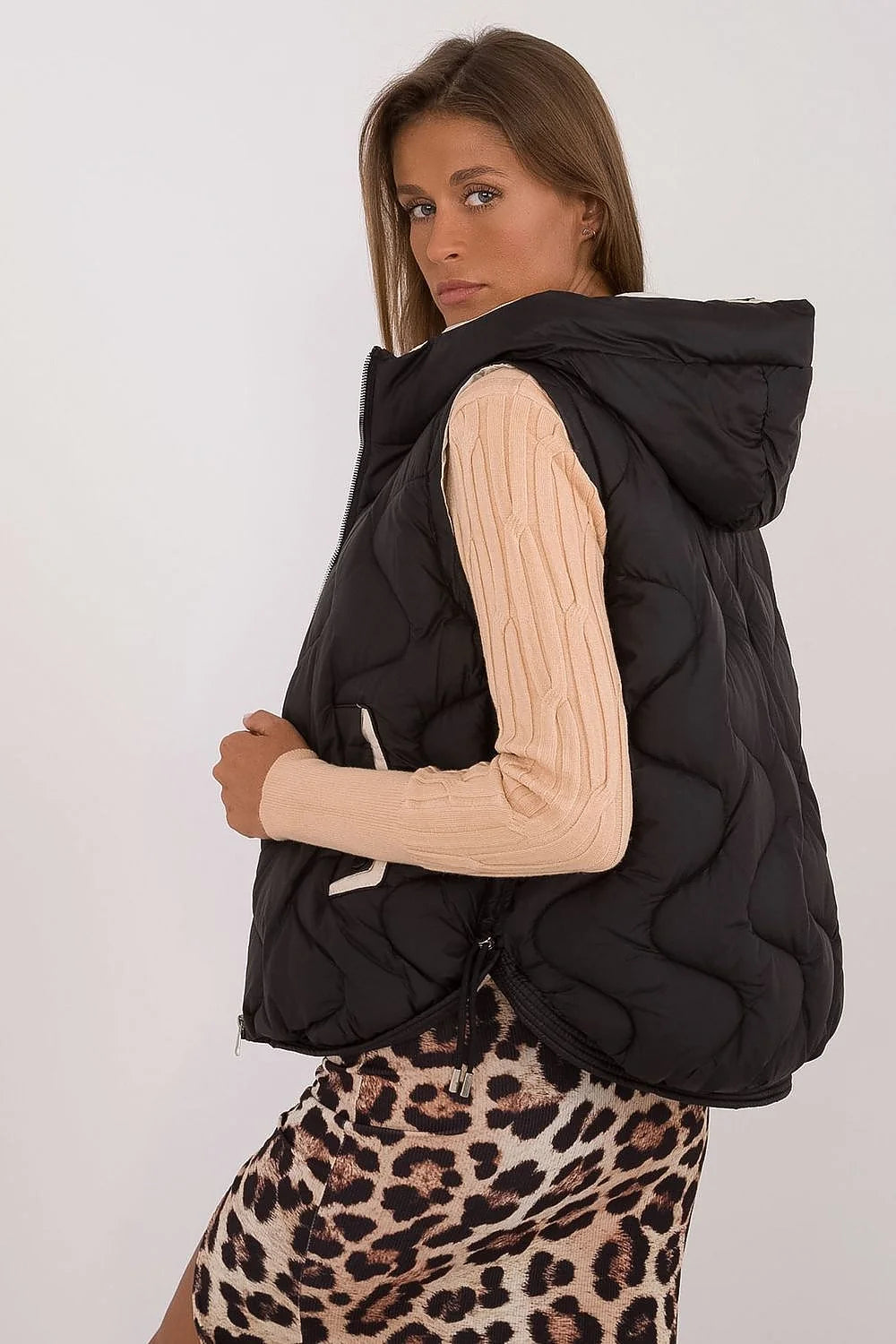 Gilet MBM veste sans manches matelassée noire pull beige torsades mode femme automne printemps