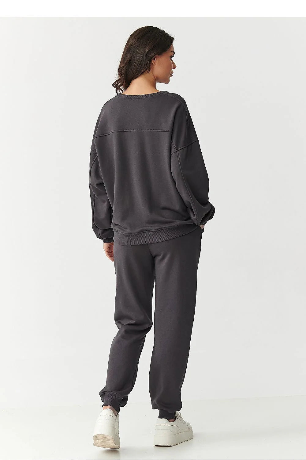 ensemble femme survêtement sweat jogger gris anthracite oversize manches tombantes logo brodé lettrage embossé taille élastique poches latérales