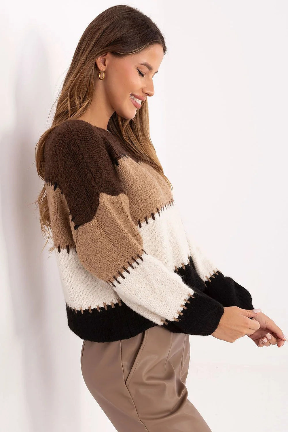 pull femme maille épaisse colorblock larges rayures brun foncé camel écru noir coupe boxy courte manches longues col rond doux