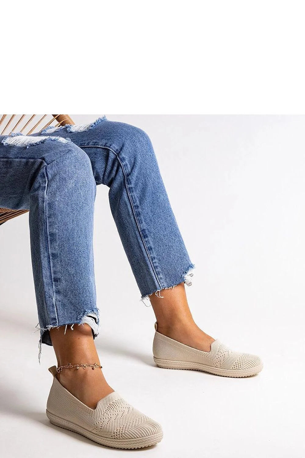 Mocassins femmes design épuré couleur beige clair tige basse semelle caoutchouc slip-on respirant confortable style décontracté